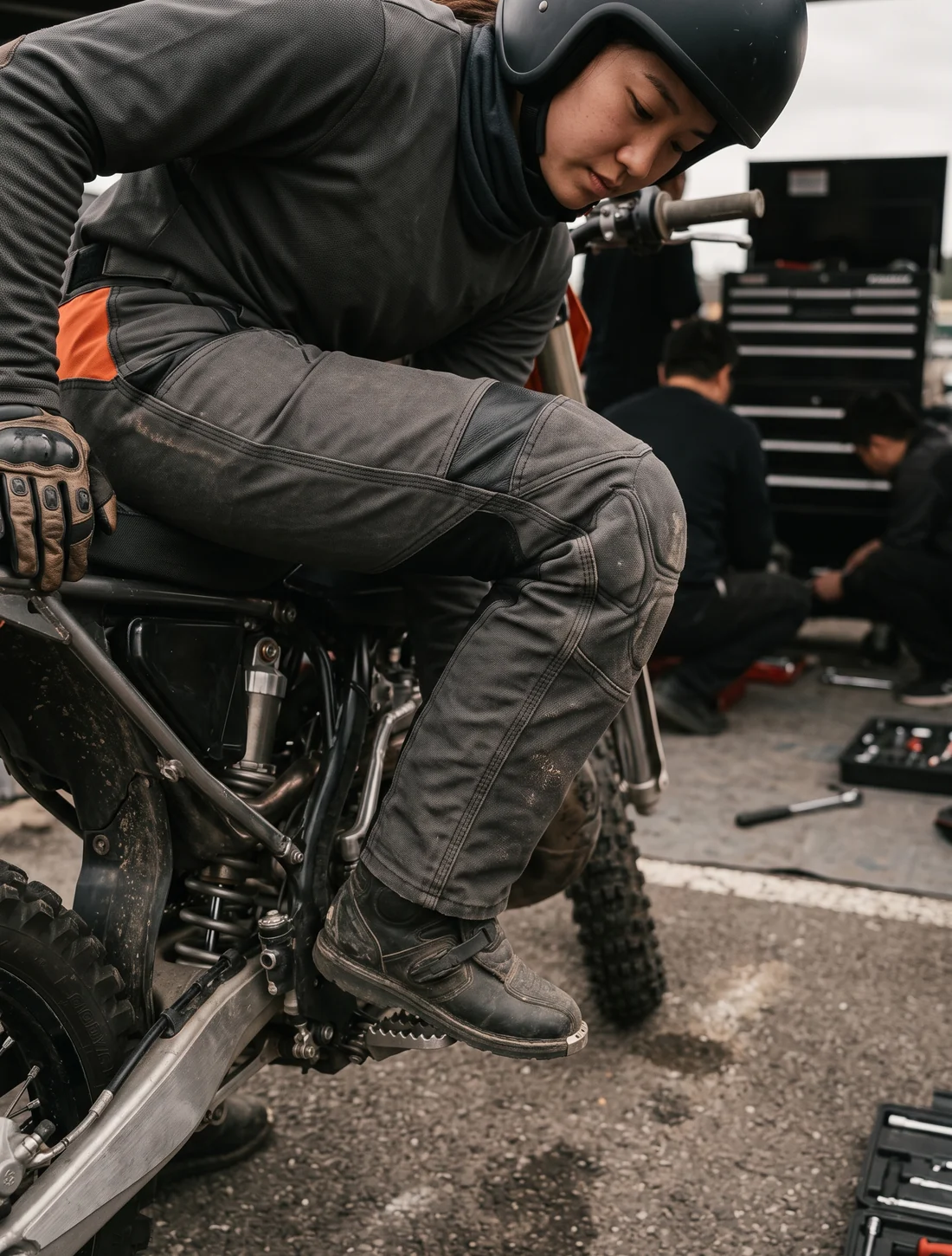 Knee armor sitting over the joint with the leg bent on the peg